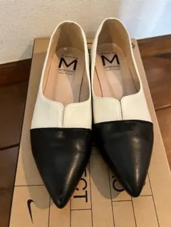 ホワイト/ブラック パンプス