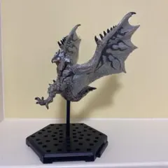 モンスターハンター　リオレウス希少種　フィギュア　銀レウス