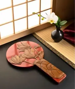 【美品】手鏡 朱塗り 鎌倉掘 蓮彫刻 伝統工芸品 化粧鏡 箱付き