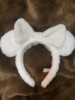 Disney カチューシャ　ミニーちゃん　白　もこもこ　冬　りぼん