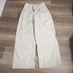 クリーム色 ワイドパンツ フロントジッパー