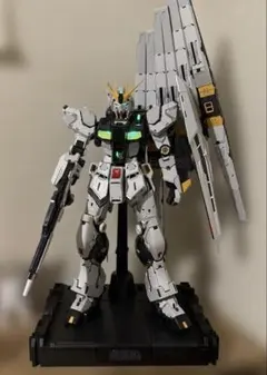 PGU νガンダム_LEDユニット組み込み済_ニューガンダム_素組み完成品