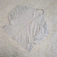 インデックス　バンドカラー　ストライプ柄　パールボタン　長袖　スキッパーブラウス