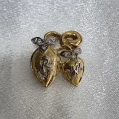 【35】ニナリッチ Nina Ricci ロゴリーフブローチ　ヴィンテージ