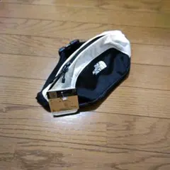 THE NORTH FACE ボディバッグ ブラック/ホワイト