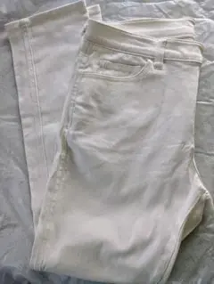 レディースパンツ　ウエスト70　股下67cm　ホワイト　送料無料　値下げ不可