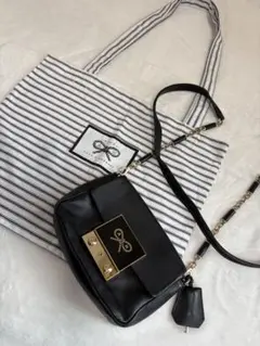 ANYA HINDMARCH レザーショルダー