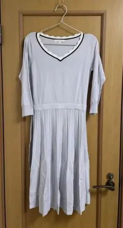 薄水色ワンピース　プロポーション