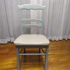 グレーの木製ダイニングチェア