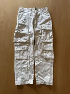 H&M 白カーゴパンツのサムネイル