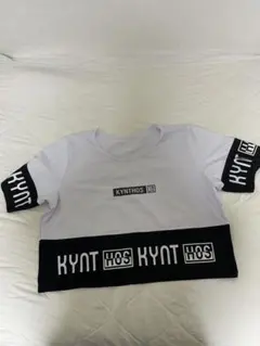 KYNTHOS ロゴプリント Tシャツ ホワイト ブラックのサムネイル