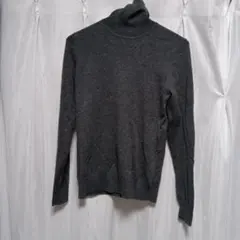 ユニクロ　グレー タートルネック ニット