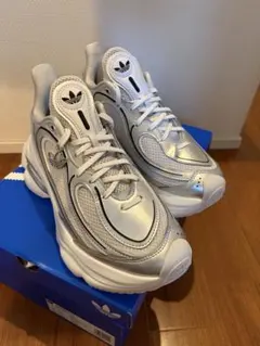 adidas OZVENUZ W (オズビーナス)