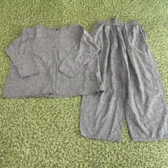 かぐれ グレーの長袖トップスとパンツセットアップ
