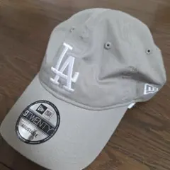 タグ付き　NEWERA ニューエラ　LA刺繍ロゴキャップ　グレージュ　ドジャース