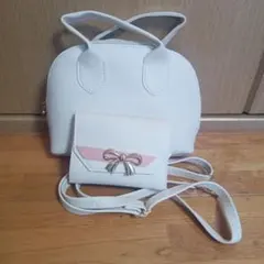 ホワイトリボン付きショルダーバッグ定期入れ付き