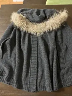 【美品】アンタイトル ダークグレー ファー付きポンチョ・ケープコート