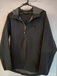 春でもちょっと肌寒い日に、THEWARPの50の黒ジャケット