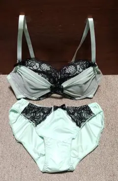 Item thumbnail for item 555f054f-dc2b-456e-8357-4f7923d2a310