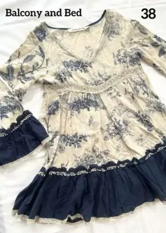 Balcony and Bedバルコニーアンドベッド　花柄ブラウス　 38のサムネイル