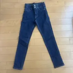 earth music&ecology スキニーデニムパンツのサムネイル