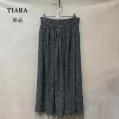 美品 Tiara ティアラ スターダストプリントスカート ブラック FREEのサムネイル