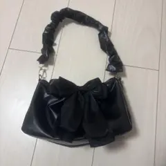 リボン付き黒ショルダーバッグ