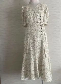 ０３１　フラワープリント 半袖ラップドレス クリーム