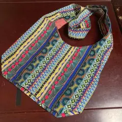 Au28-7斜め掛けバッグ 縦の柄