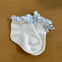 フリル付きベビー靴下 ホワイト/ブルー