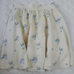 earthの花柄スカパン