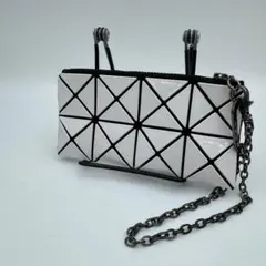 issey miyake baobao チェーン付きポーチ　ホワイト　PRISMのサムネイル