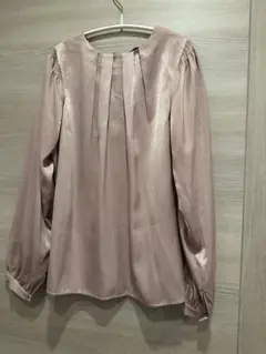 セール❣️ピンクサテン　艶やかカットソーのサムネイル