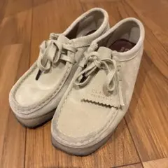 Clarks Originals ワラビー ベージュ スエードのサムネイル