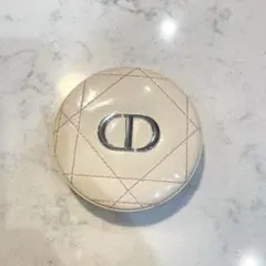 Dior ディオールスキン フォーエヴァー クチュール ルミナイザー 02