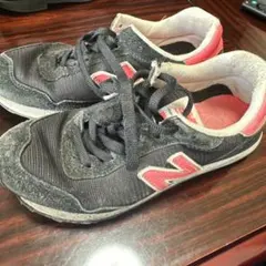 New Balance ブラック/レッド スニーカー