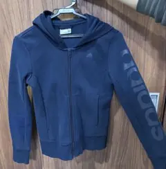 adidas ネイビー フルジップパーカー 140から150ぐらい