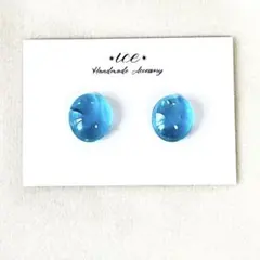 1056◆ぷっくりガラス　水色　シンプル　小ぶり　ハンドメイドピアス　イヤリング