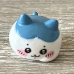 ハチワレ　びっくらたまご　フィギュア