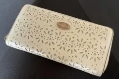 coach アイボリー 花柄パンチング 長財布