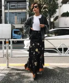 ameri花柄 フレアスカート ロング丈 ブラックのサムネイル