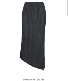 新作 ISSEY MIYAKE UNFURLING PLEATS スカートのサムネイル
