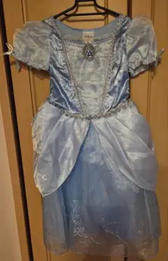 ま*り様 ディズニーストア購入　ディズニープリンセス　シンデレラドレス 100c