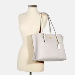 COACH ホワイト シグネチャー トートバッグのサムネイル