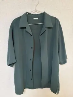 ダークグリーン 半袖シャツ ボタン付き