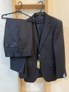 コムサメン葛利毛織ダークネイビー・シャドーストライプスーツ　Sサイズ