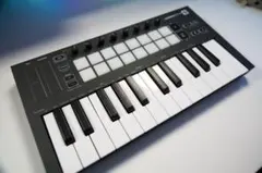 노베이션 런치키 미니 MK3 미디 키보드 본체