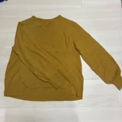 リブ編みマスタードVネックニット