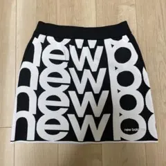 new balance ロゴプリントスカート
