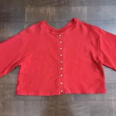 赤のクロップド丈カーディガン